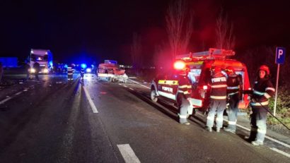 Trei victime în urma unui accident rutier în care a fost implicat un autocar cu 52 de persoane