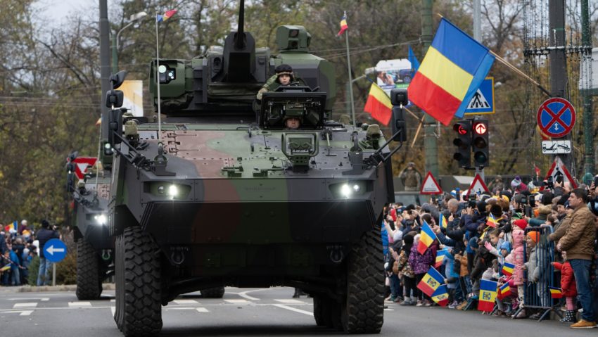 Mii de timișoreni prezenți la parada militară de 1 Decembrie