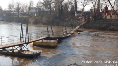 Podul de la Trei Insule din Arad s-a prăbușit