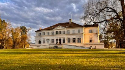 Imagini de primăvară din parcul Domeniului Regal Săvârșin