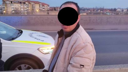 Polițiștii locali au oprit un bărbat care voia să se arunce de pe podul din Calea Șagului