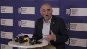 Sute de timișoreni l-au primit cu aplauze pe Garry Kasparov