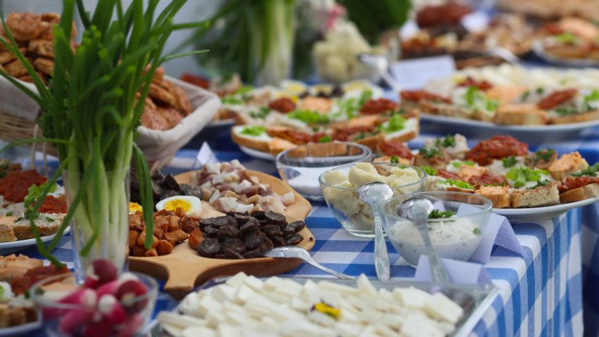 Masa de Revelion. Recomandări și tradiții culinare din Țara Făgetului