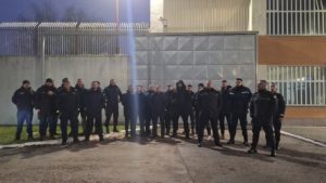 Zeci de poliţişti de la Penitenciarul Arad au protestat