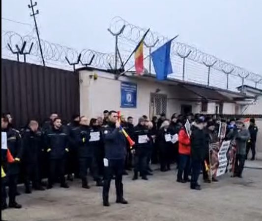 Protest spontan la Penitenciarul Deva