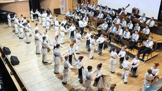 ”Folclor de Mărțișor” cu Ansamblul „Timișul” Tineret, la Sala Capitol